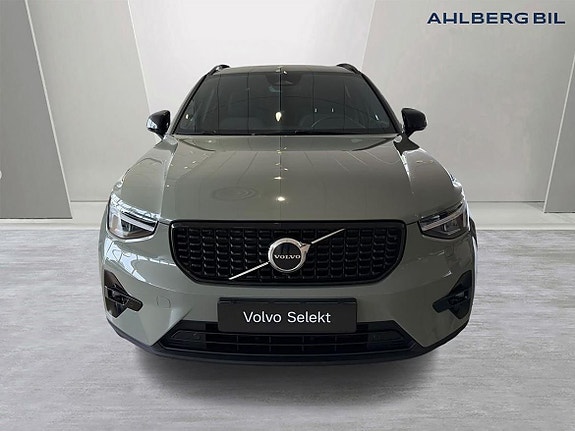 Volvo XC40 4 of 5