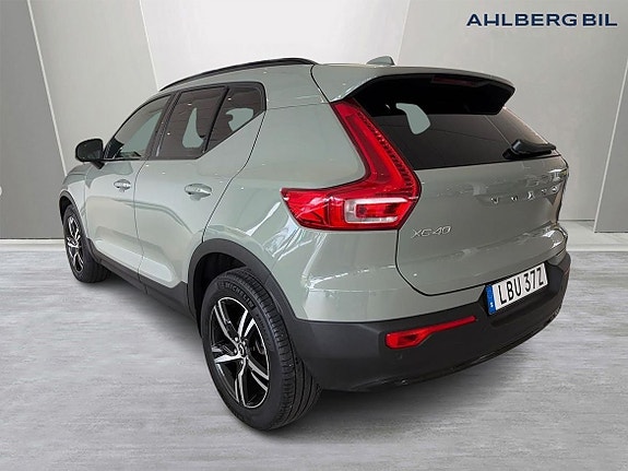 Volvo XC40 3 of 5