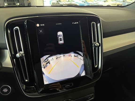 Volvo XC40 15 of 19