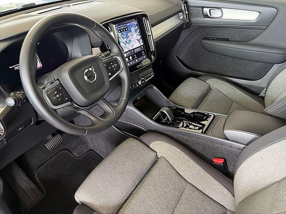 Volvo XC40 9 of 19