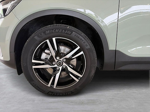 Volvo XC40 8 of 19