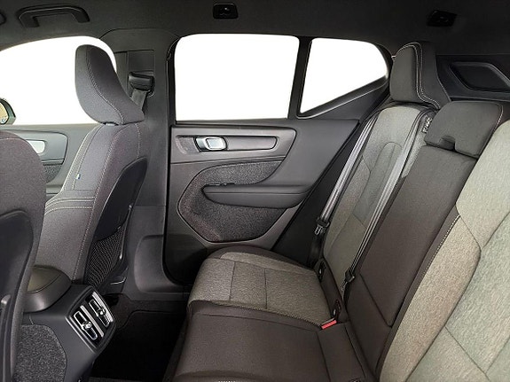 Volvo XC40 12 of 19