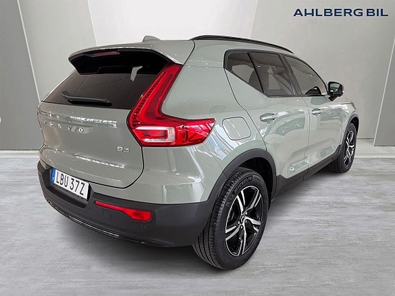 Volvo XC40 6 of 19