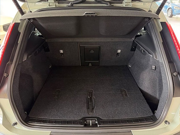 Volvo XC40 17 of 19
