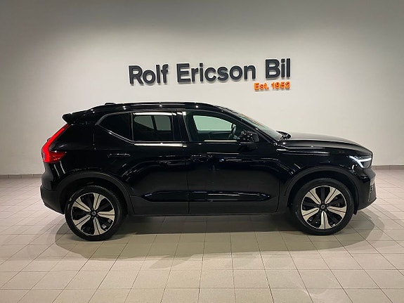 Volvo XC40 2 of 5