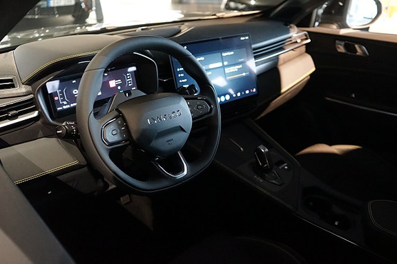 Lynk & Co 01 3 of 10