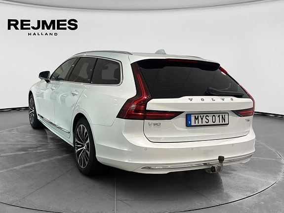 Volvo V90 2 of 5
