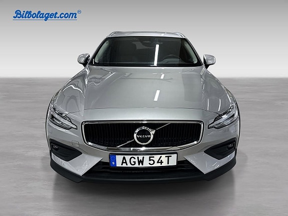 Volvo V60 Cross Country 2 of 5