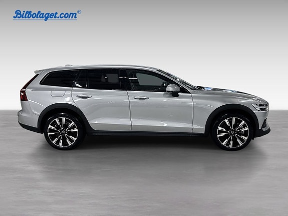 Volvo V60 Cross Country 3 of 5
