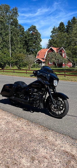 Harley-Davidson Street Glide Special 2 of 4