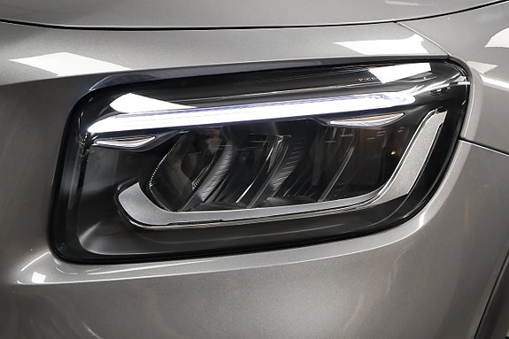 Mercedes-Benz GLB200 8 of 26