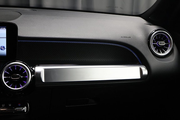 Mercedes-Benz GLB200 25 of 26