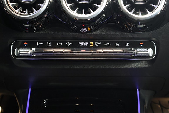 Mercedes-Benz GLB200 23 of 26