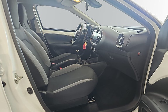 Toyota Aygo X 6 of 16