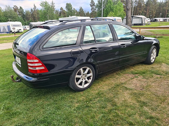 Mercedes-Benz C180 3 of 5