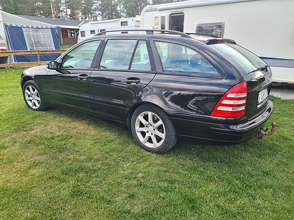 Mercedes-Benz C180 4 of 5