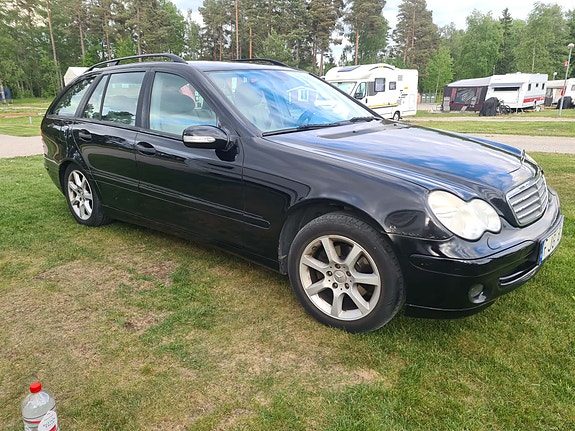 Mercedes-Benz C180 2 of 5