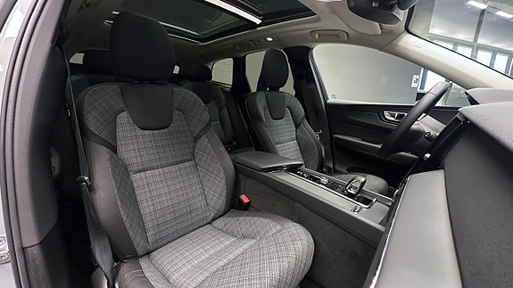 Volvo XC60 10 of 22