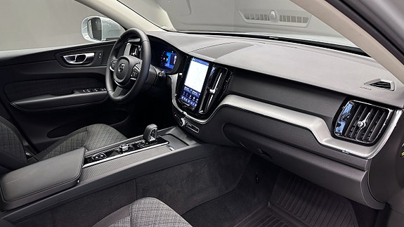 Volvo XC60 8 of 22