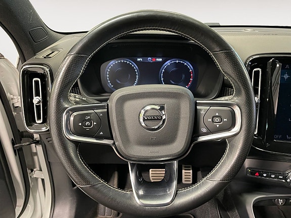 Volvo XC40 10 of 22