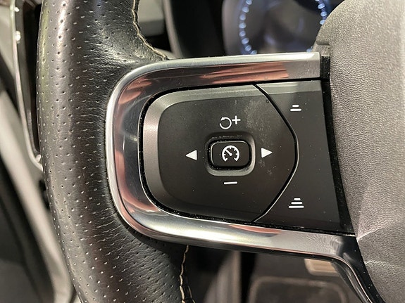 Volvo XC40 11 of 22