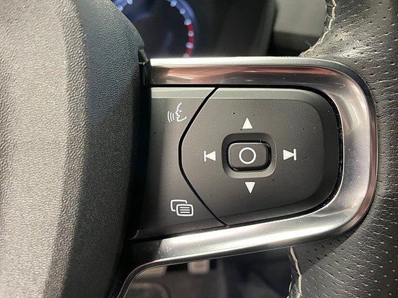 Volvo XC40 12 of 22