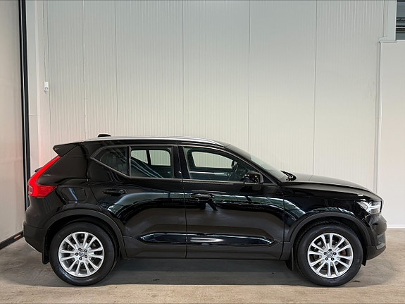 Volvo XC40 4 of 5