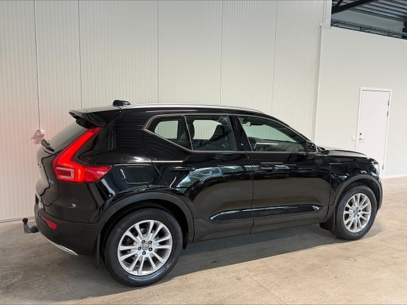 Volvo XC40 3 of 5