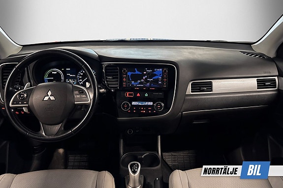 Mitsubishi Outlander 3 of 5