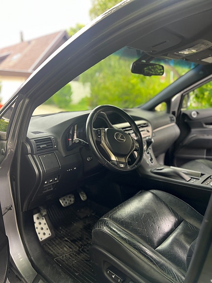 Lexus RX450h 3 of 5