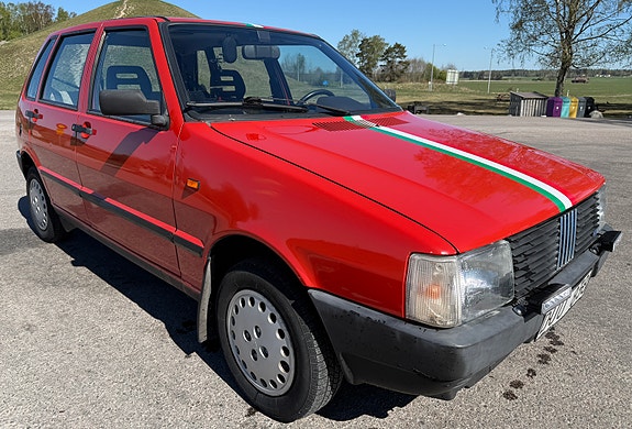 Fiat Uno 2 of 5