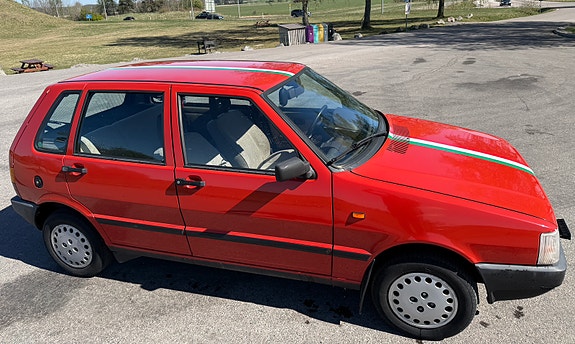 Fiat Uno 3 of 5