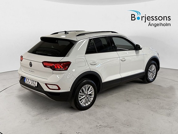 Volkswagen T-Roc 3 of 5