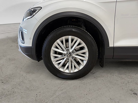 Volkswagen T-Roc 4 of 5