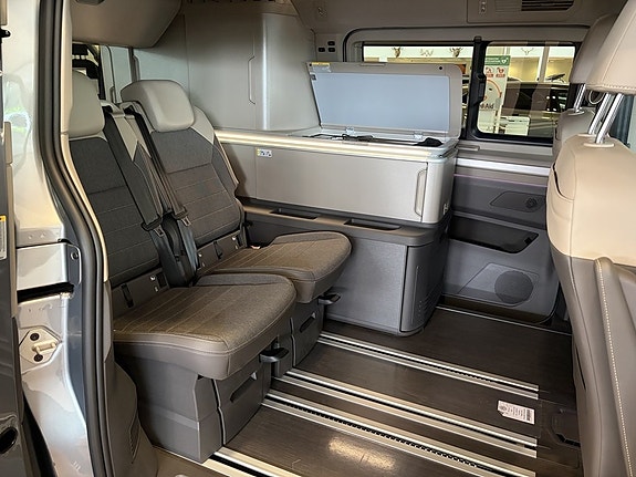 Volkswagen California 8 of 11