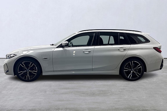 BMW 330e 2 of 25