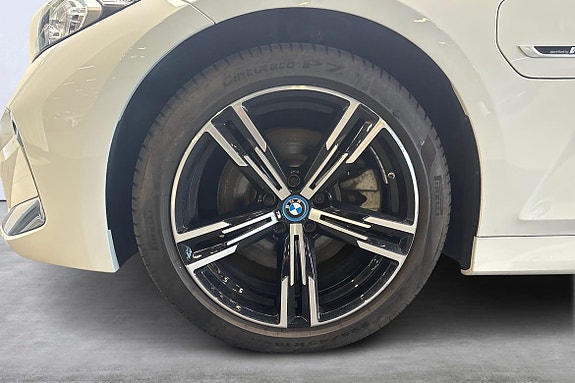 BMW 330e 14 of 25