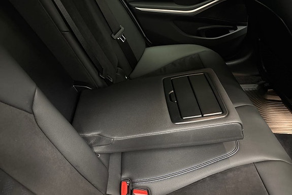 BMW 330e 22 of 25