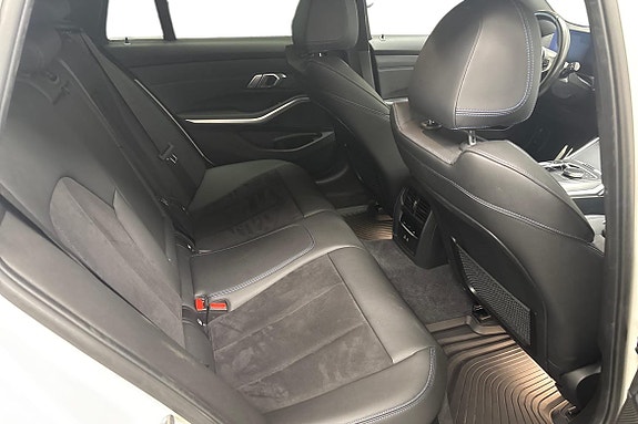 BMW 330e 11 of 25