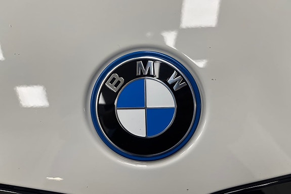 BMW 330e 23 of 25