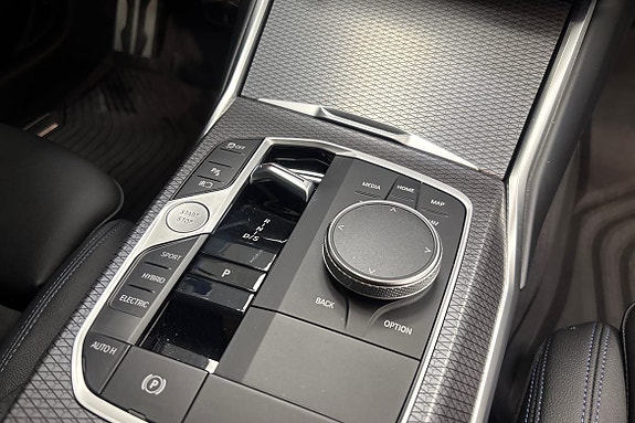 BMW 330e 17 of 25