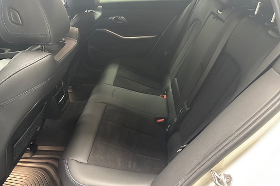 BMW 330e 12 of 25