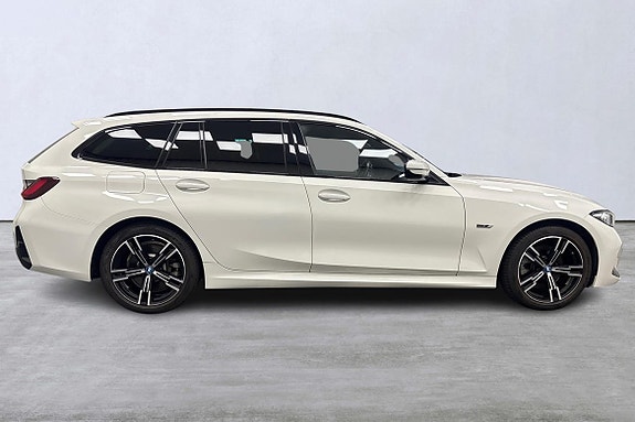 BMW 330e 3 of 25