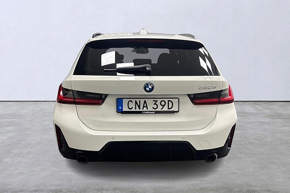 BMW 330e 5 of 25