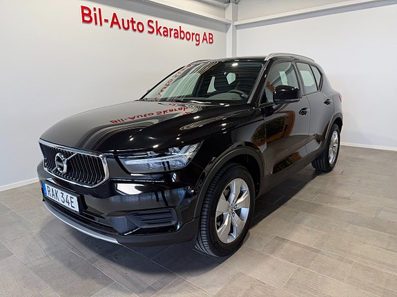 Volvo XC40 2 of 5