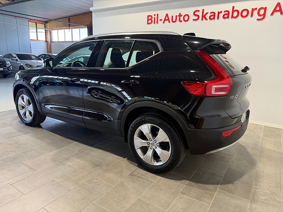 Volvo XC40 4 of 5