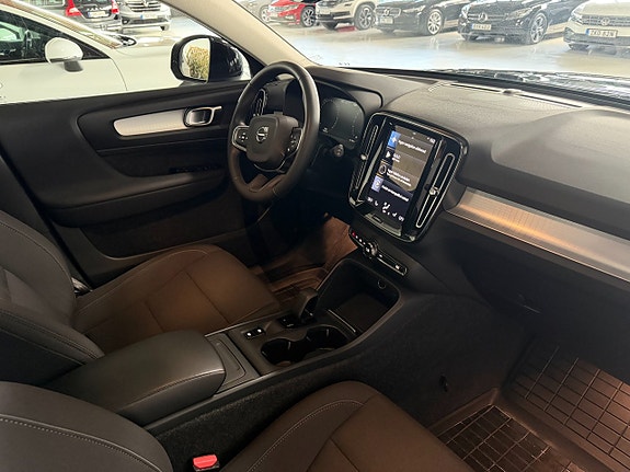 Volvo XC40 16 of 27