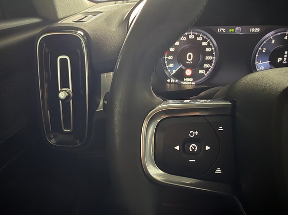 Volvo XC40 20 of 27