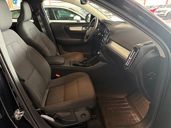 Volvo XC40 15 of 27