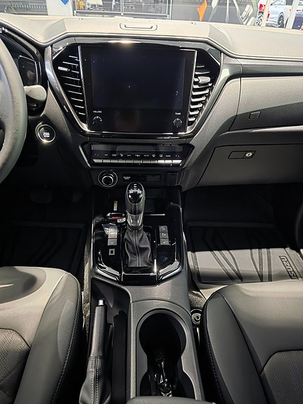 Isuzu D-max 9 of 16